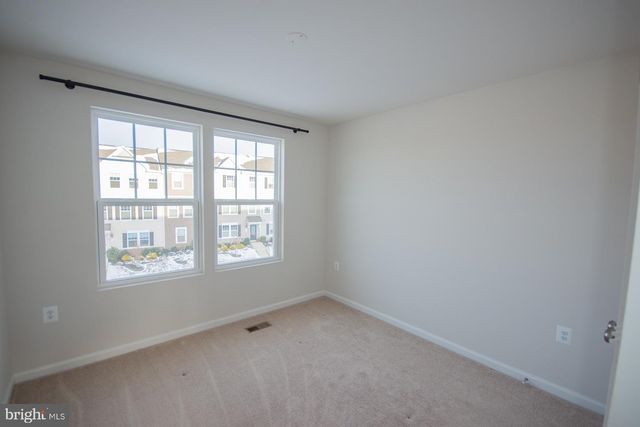 10 CAPITOL MEWS, Ranson, WV 25438