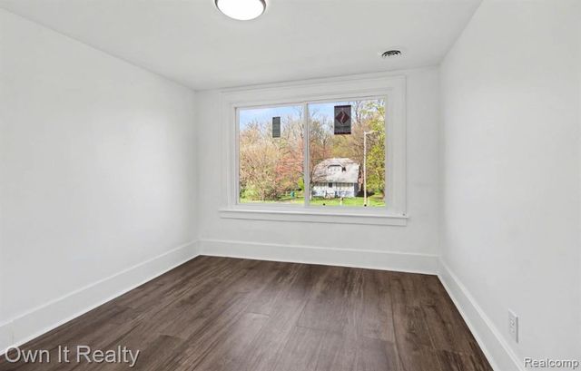 6023 Wayne Road, Romulus, MI 48174