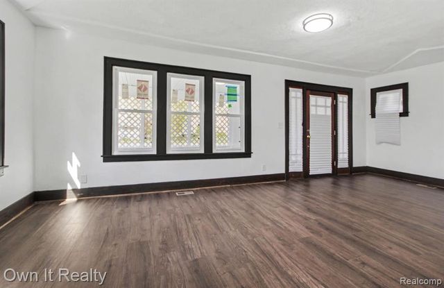 6023 Wayne Road, Romulus, MI 48174