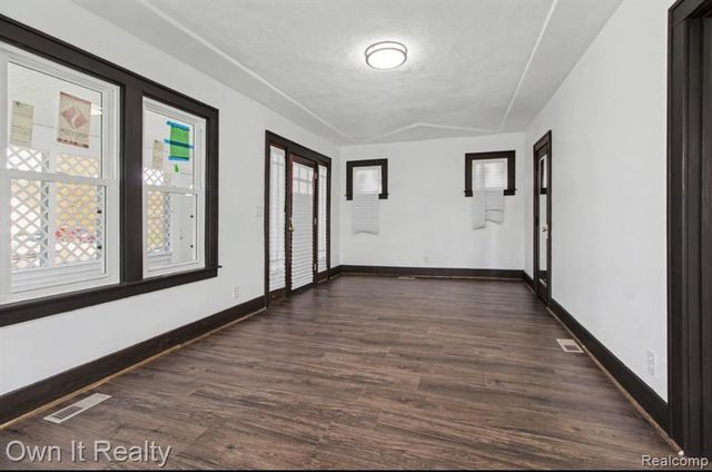 6023 Wayne Road, Romulus, MI 48174