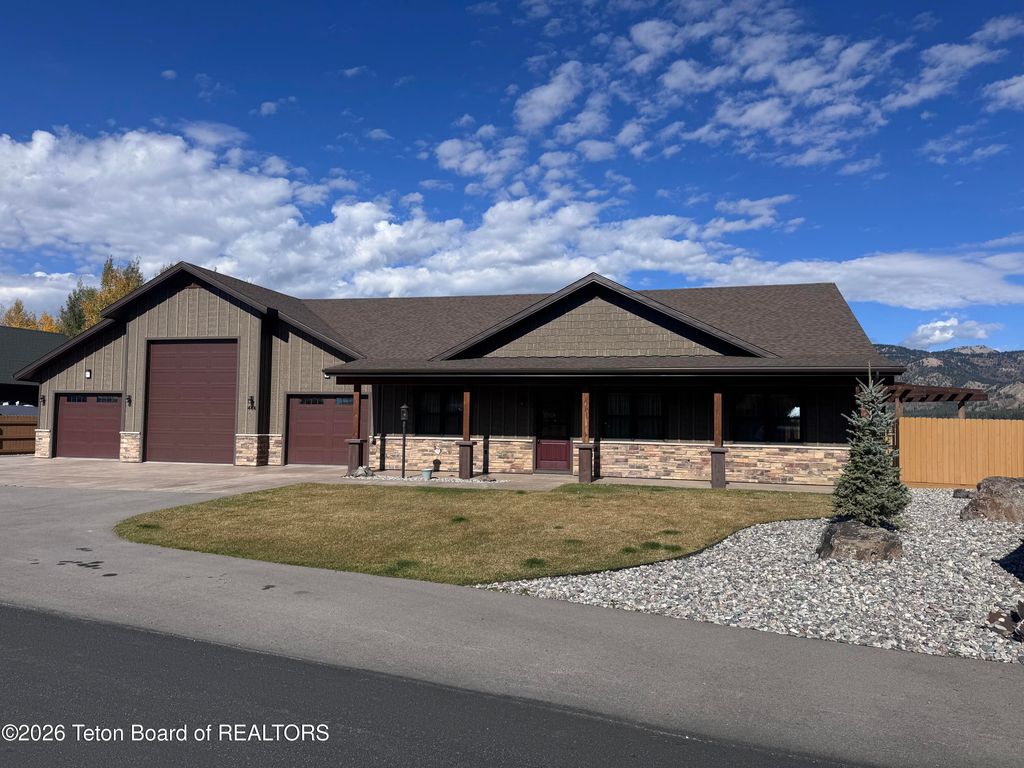 444 RIVER VIEW Drive, Alpine, WY 83128 photo 2