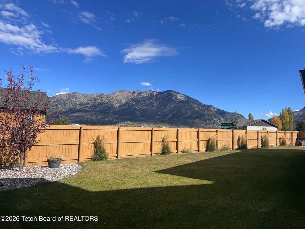 444 RIVER VIEW Drive, Alpine, WY 83128 photo 5