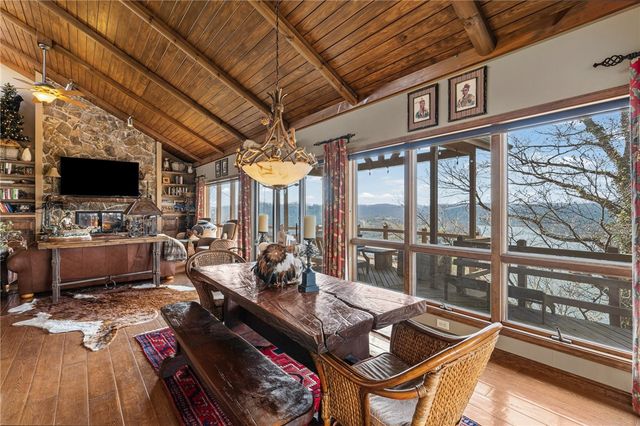 55 Table Rock Drive, Holiday Island, AR 72631