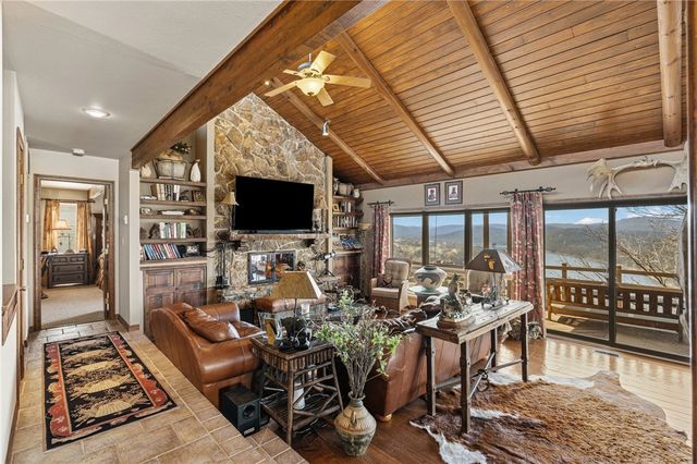 55 Table Rock Drive, Holiday Island, AR 72631