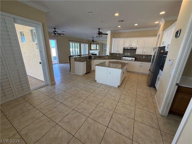 2127 Clearwater Lake Drive, Henderson, NV 89044