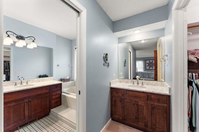 8053 Galway Road, Woodbury, MN 55125