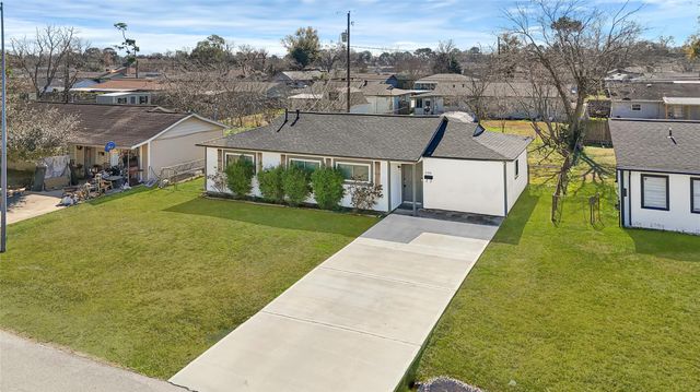 2126 Hillshire Drive, Deer Park, TX 77536