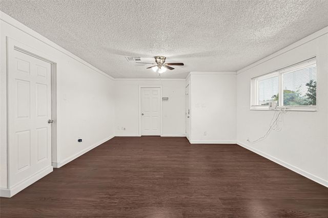 2126 Hillshire Drive, Deer Park, TX 77536