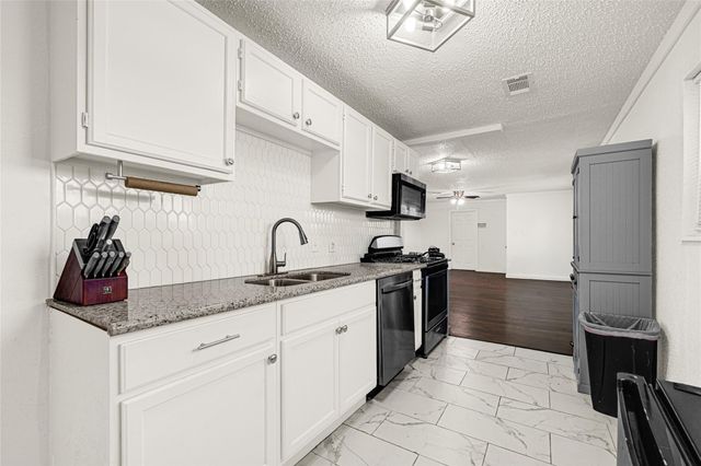 2126 Hillshire Drive, Deer Park, TX 77536