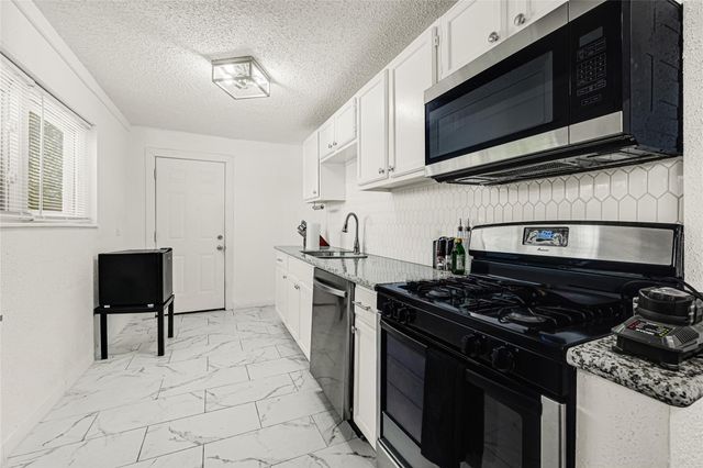 2126 Hillshire Drive, Deer Park, TX 77536