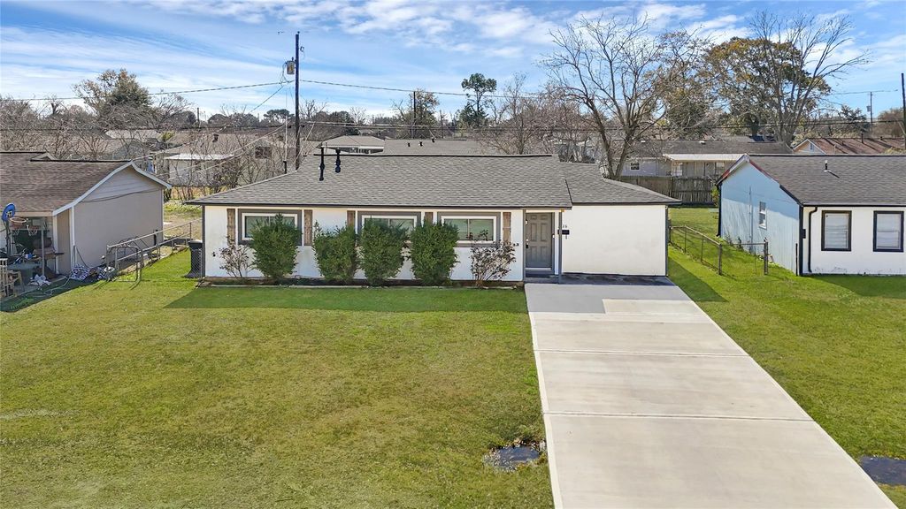 2126 Hillshire Drive, Deer Park, TX 77536