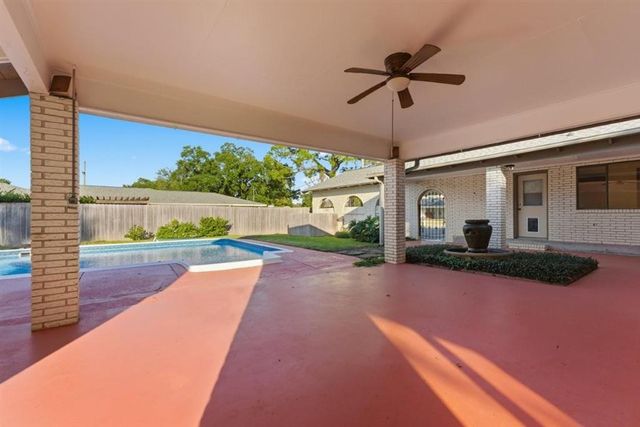 1300 Westmoreland Street, Lake Charles, LA 70605