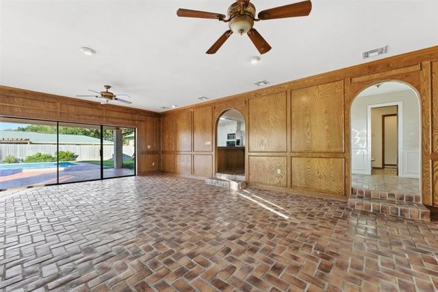 1300 Westmoreland Street, Lake Charles, LA 70605