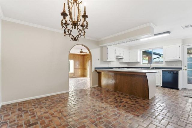 1300 Westmoreland Street, Lake Charles, LA 70605