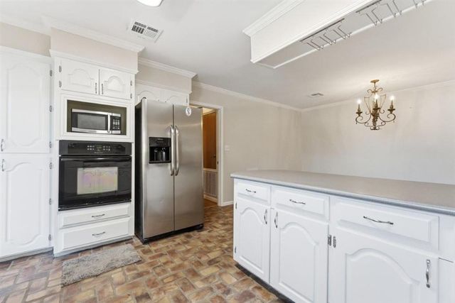 1300 Westmoreland Street, Lake Charles, LA 70605