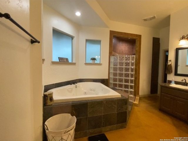 326 State Highway 46 E, Boerne, TX 78006