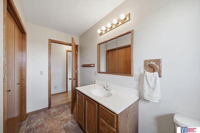 1667 N 12th Road, Palmyra, NE 68418