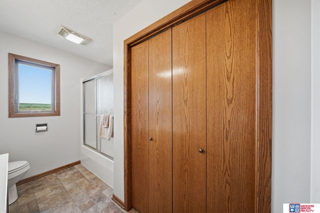 1667 N 12th Road, Palmyra, NE 68418