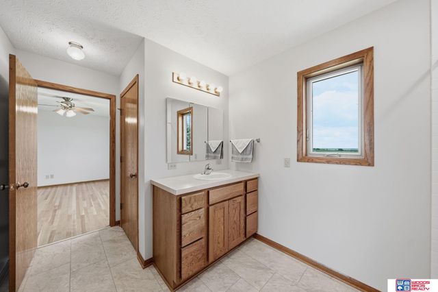 1667 N 12th Road, Palmyra, NE 68418