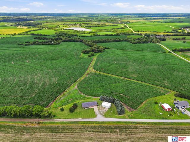 1667 N 12th Road, Palmyra, NE 68418