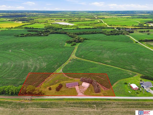 1667 N 12th Road, Palmyra, NE 68418