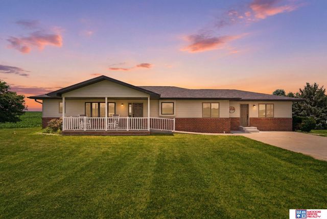 1667 N 12th Road, Palmyra, NE 68418