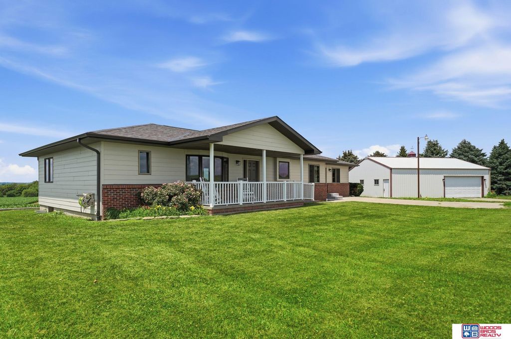 1667 N 12th Road, Palmyra, NE 68418