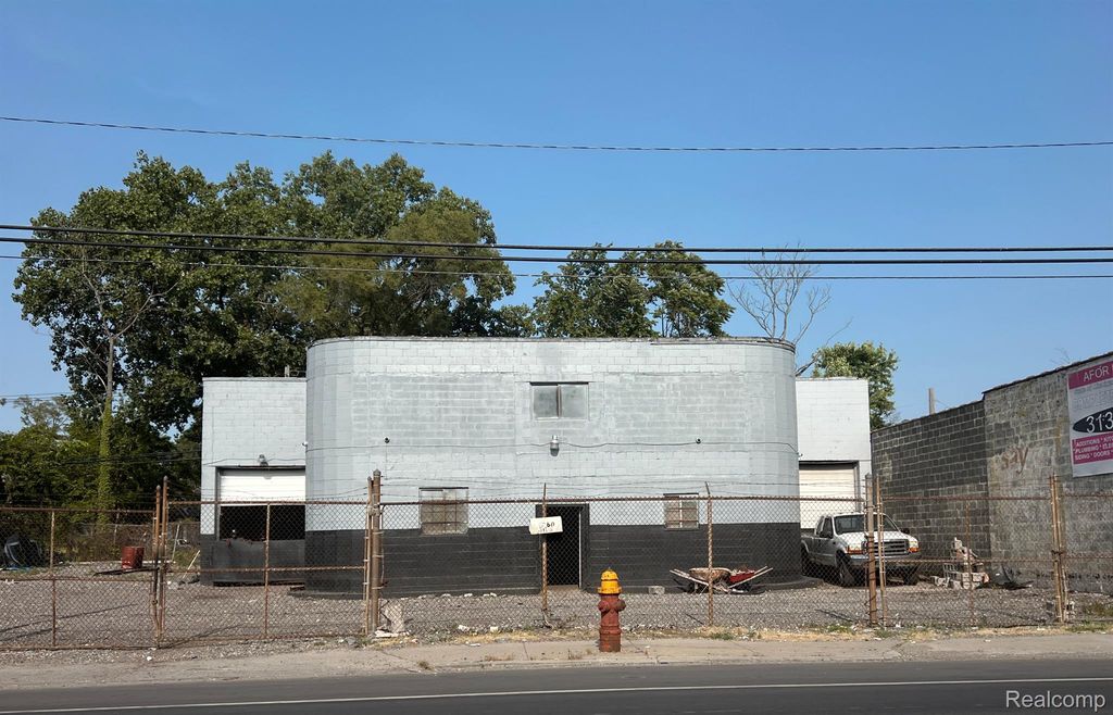 13960 MEYERS Road, Detroit, MI 48227