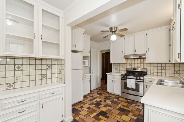 1818 N Dubuque St, Iowa City, IA 52245