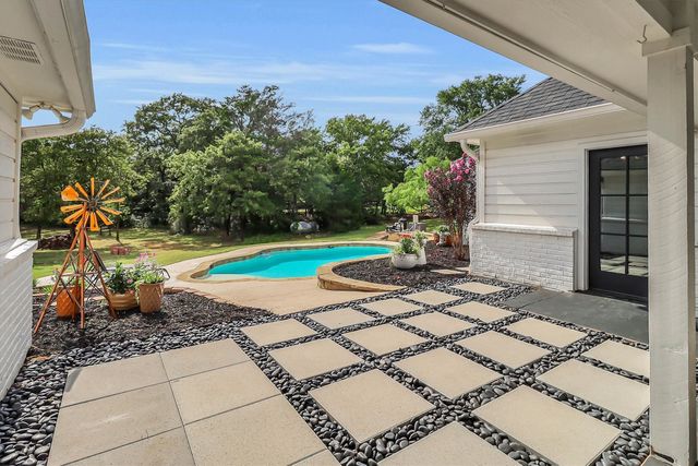 1901 Spring Mountain Road, Cross Roads, TX 76227