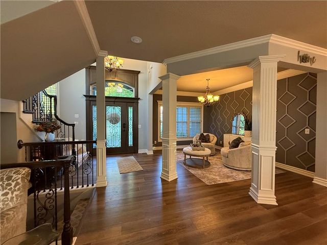 1708 NE Woodland Shores Lane, Lee's Summit, MO 64086