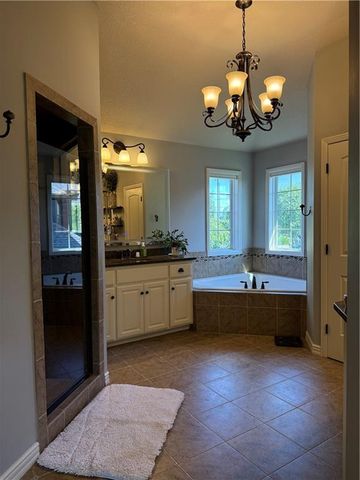 1708 NE Woodland Shores Lane, Lee's Summit, MO 64086