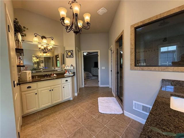 1708 NE Woodland Shores Lane, Lee's Summit, MO 64086