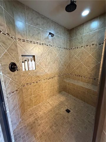 1708 NE Woodland Shores Lane, Lee's Summit, MO 64086