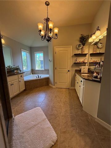 1708 NE Woodland Shores Lane, Lee's Summit, MO 64086