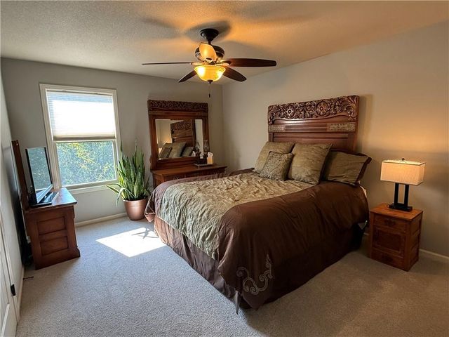 1708 NE Woodland Shores Lane, Lee's Summit, MO 64086