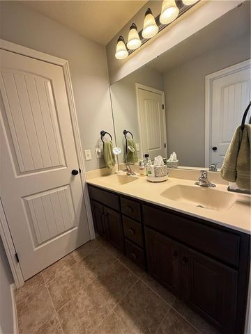 1708 NE Woodland Shores Lane, Lee's Summit, MO 64086