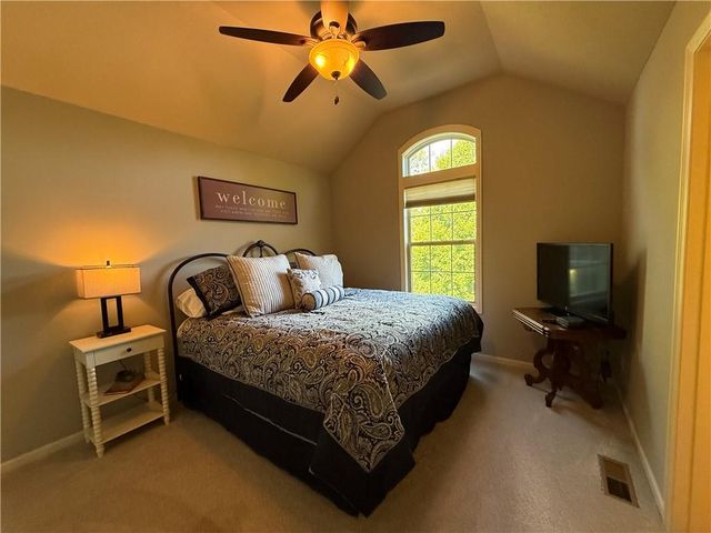 1708 NE Woodland Shores Lane, Lee's Summit, MO 64086