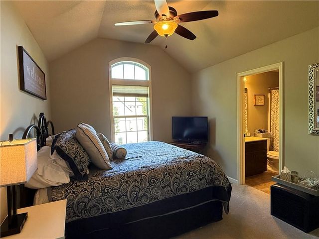 1708 NE Woodland Shores Lane, Lee's Summit, MO 64086