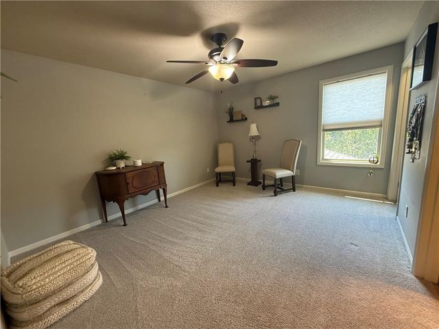 1708 NE Woodland Shores Lane, Lee's Summit, MO 64086
