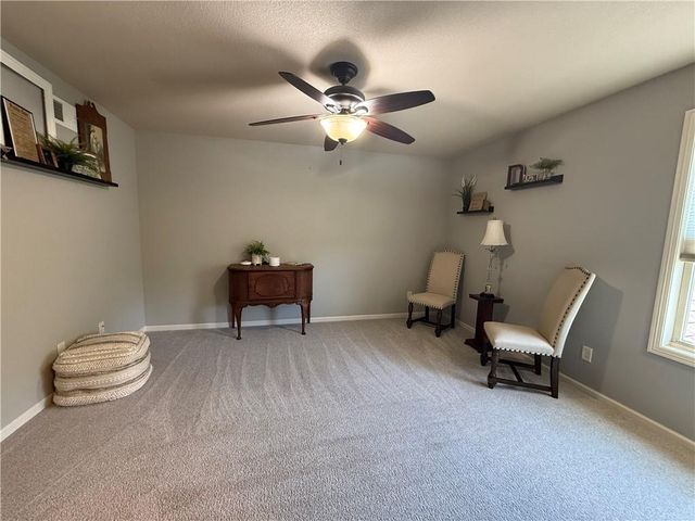 1708 NE Woodland Shores Lane, Lee's Summit, MO 64086