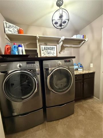 1708 NE Woodland Shores Lane, Lee's Summit, MO 64086