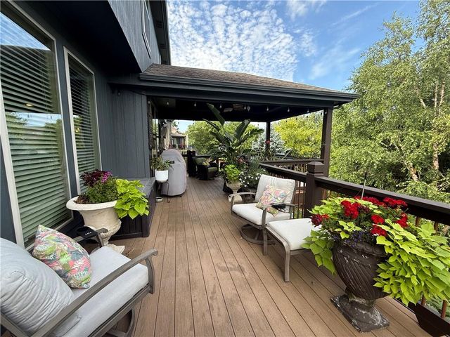 1708 NE Woodland Shores Lane, Lee's Summit, MO 64086