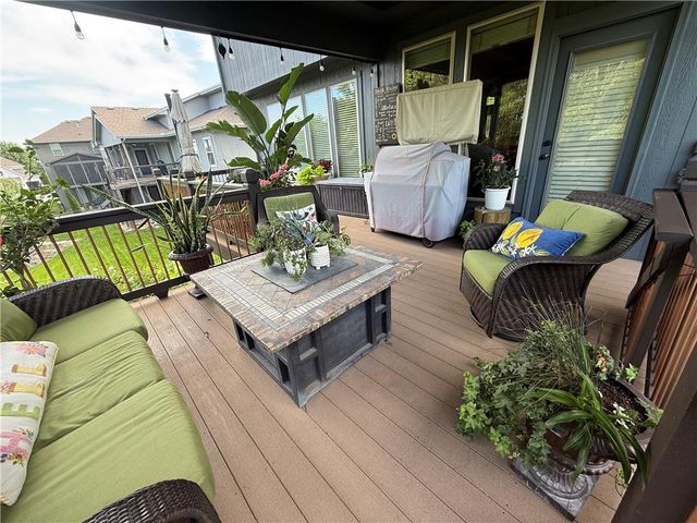 1708 NE Woodland Shores Lane, Lee's Summit, MO 64086