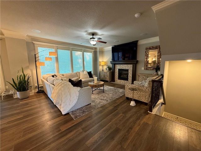 1708 NE Woodland Shores Lane, Lee's Summit, MO 64086