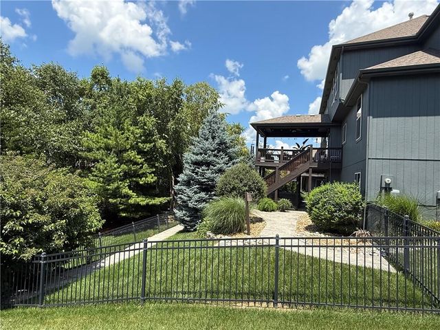 1708 NE Woodland Shores Lane, Lee's Summit, MO 64086