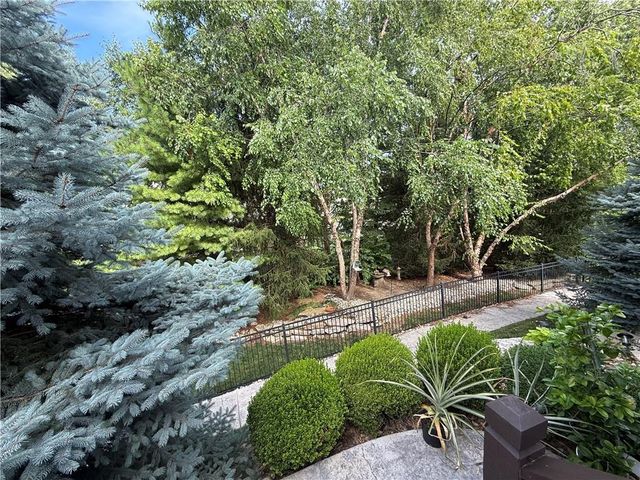 1708 NE Woodland Shores Lane, Lee's Summit, MO 64086