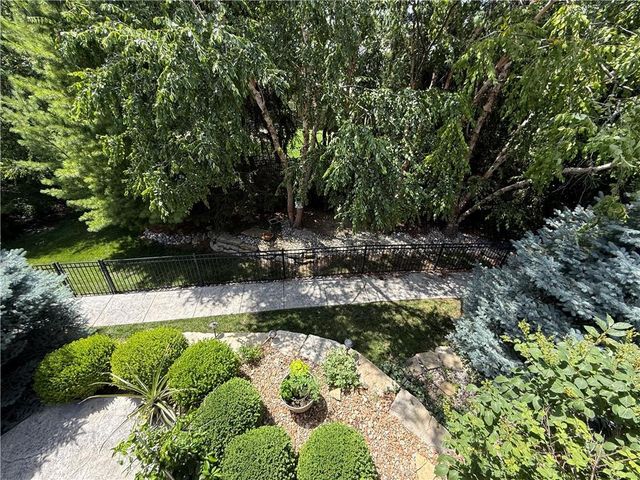 1708 NE Woodland Shores Lane, Lee's Summit, MO 64086