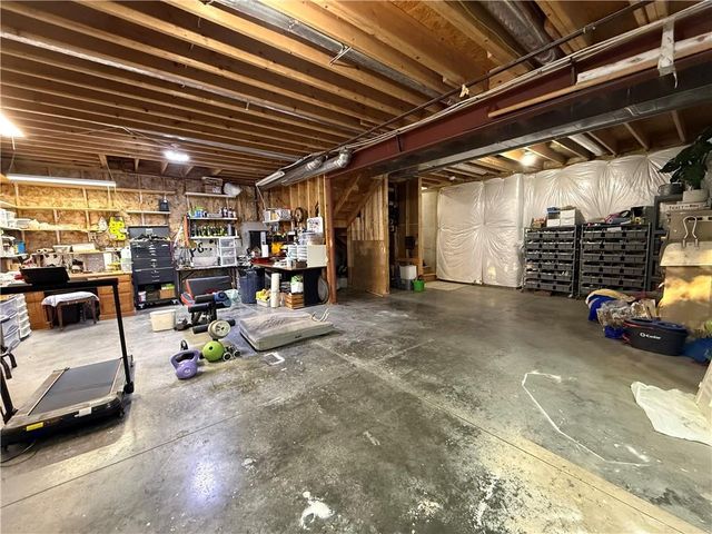 1708 NE Woodland Shores Lane, Lee's Summit, MO 64086