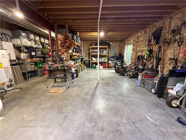 1708 NE Woodland Shores Lane, Lee's Summit, MO 64086